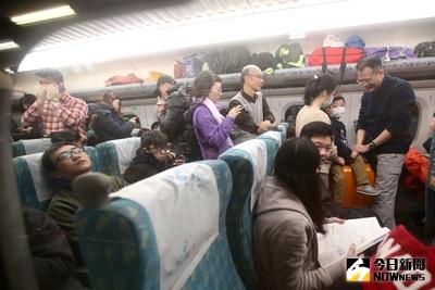 南台灣強震使得高鐵疏運取消不少班次，台灣高鐵表示，原7日上午10時全線可恢復雙向通車，因嘉義車站北側電車線嚴重受損，台灣高鐵考量各項安全，台中至左營暫停營運。中央社記者吳翊寧攝 105年2月7日