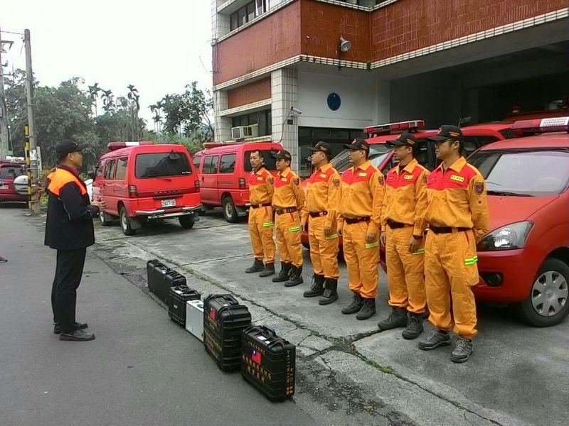 ▲南投縣計有 3車 8人往台南重災區協助救災。（記者扶小萍攝）