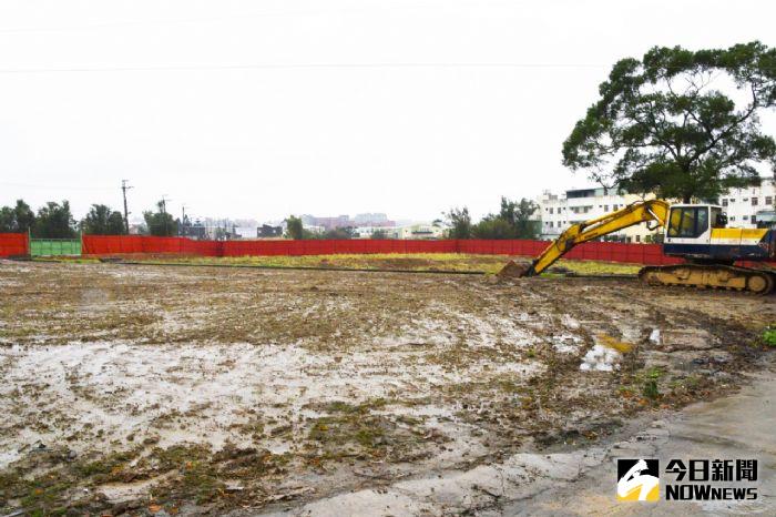 ▲茄苳國小老舊校舍拆除重建，預計106年2月完工。