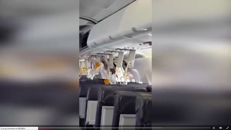 ▲索馬利亞達洛航空（Daalo Airlines）客機2日從首都摩加迪休飛往吉布地（Djibouti）共和國的航程中，機身突然被炸出大洞，緊急迫降。（圖／翻攝自網路.2016.2.3）