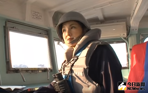 ▲44歲的二等海佐大谷三穗，29日在海自橫須賀基地出任護衞艦「山霧號」的艦長，將領導220名船員執行海上護衛任務。（圖／翻攝自Youtube）