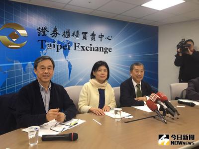 生技股股王浩鼎今公布乳癌治療性疫苗新藥OBI-822解盲結果，雖然傳統數據未呈現統計學上顯著意義，但董事長張念慈強調，這是一次非常成功的解盲，比預期結果好。圖右起浩鼎董事長張念慈、總經理黃秀美、副董事長許友恭。中央社記者韓婷婷攝 105年2月21日