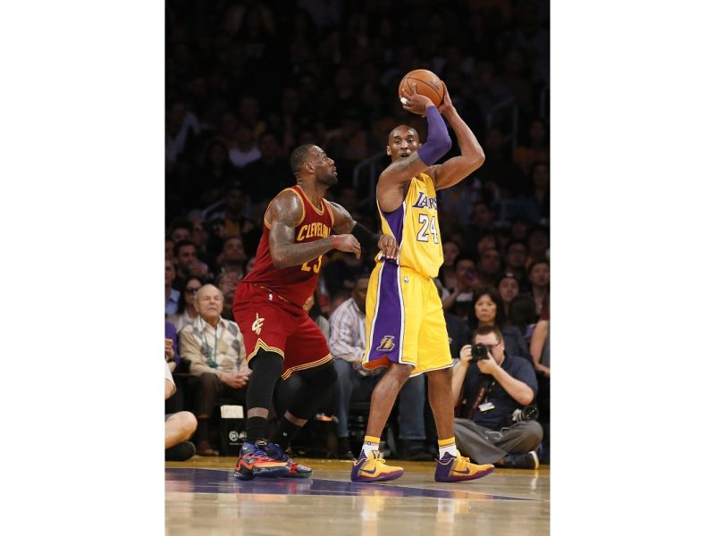 ▲LeBron James（左）、Kobe Bryant（右）兩人此役為最後一次對決。（圖／美聯社／達志影像）