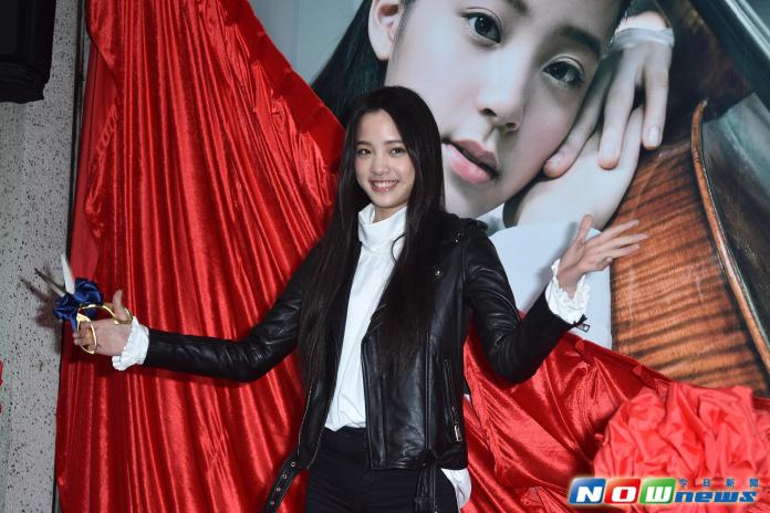 ▲歐陽娜娜演奏專輯《15》唱片行一日店長活動 。（圖／記者林柏年攝影，2015.12.26\\)