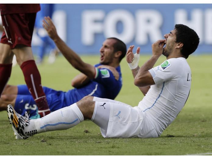 世界盃「咬人事件」讓Luis Suarez付出慘痛代價，暌違21個月再次站上國際舞台。（圖／美聯社／達志影像）