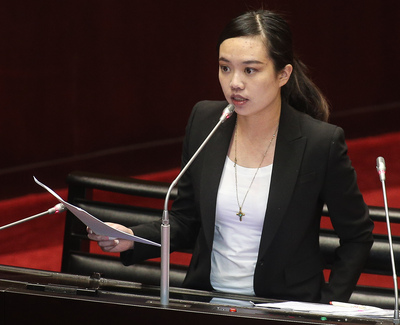 民進黨立委呂孫綾（圖）4日在立法院首次登場質詢，關心核一、核二廠除役問題、淡海新市鎮等問題。中央社記者謝佳璋攝 105年3月4日