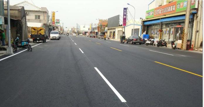 ▲茄萣路二段係屬都市計畫20公尺道路，位於茄萣區公所旁由濱海路四段往南至仁愛路止，104年11月上旬開工，已於日前完工通車。（圖／記者郭文君攝）