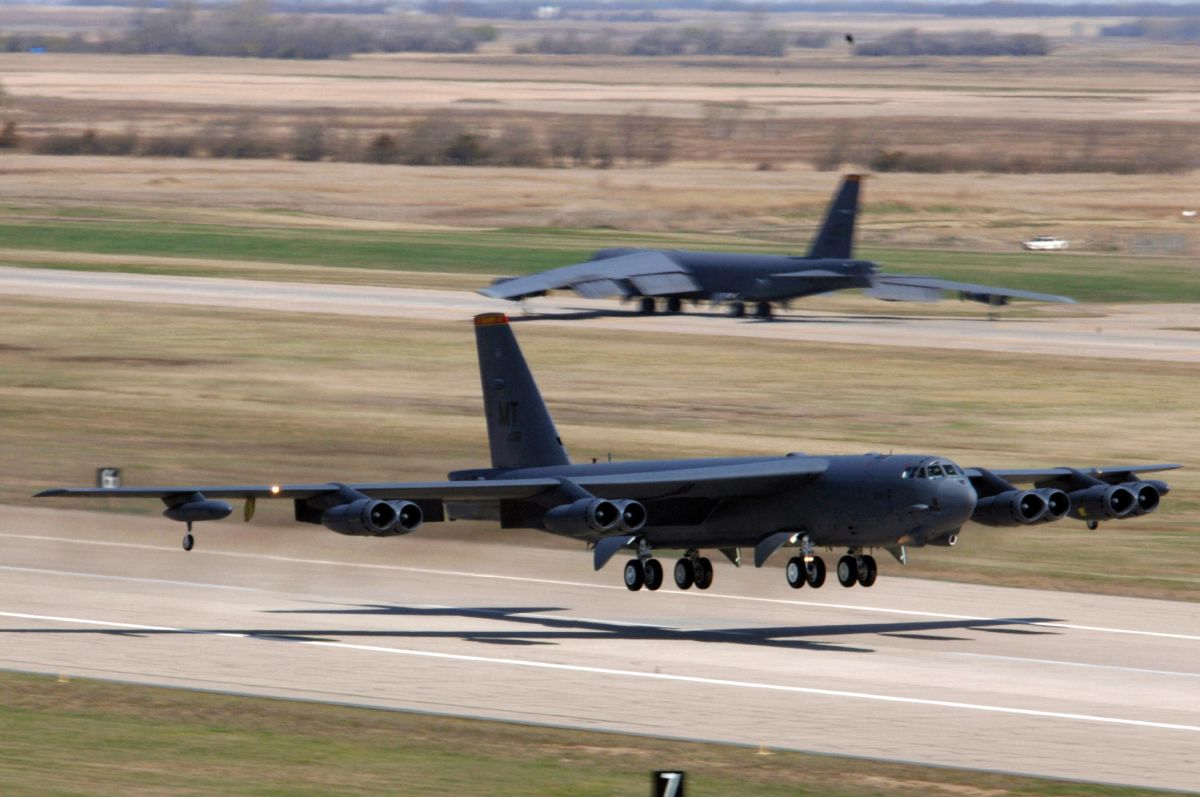 ▲美國空軍官員證實，B-52已經準備就緒，將對伊拉克和敘利亞境內的伊斯蘭國目標展開轟炸行動。（圖／美國空軍.2016.3.9）