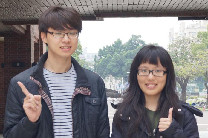 ▲電機系大四生方沛涵、張少懷，兩人都在大三下學期申請電機系碩士班通過申請，現在碩士班的預研生。