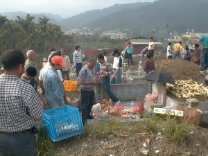 ▲清明節最初是二十四節氣之一，原為春耕的指標，後來結合春秋時期的民間故事寒食節傳說，轉變為象徵著掃墓祭祖、慎終追遠的民俗節慶。（圖／記者黃玿琮攝）