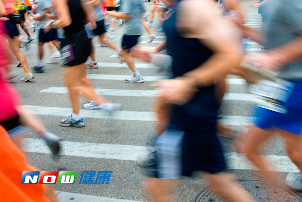 ▲穿夾腳拖跑馬拉松？運動傷害跟著來。（Photo Credit: ingimage）