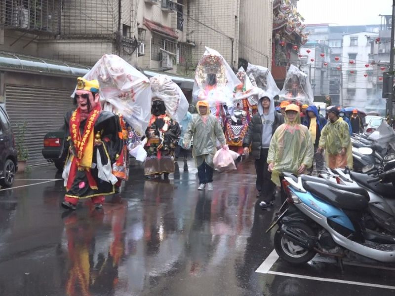▲全台唯一戴官帽土地公　興安宮歡慶建廟百年