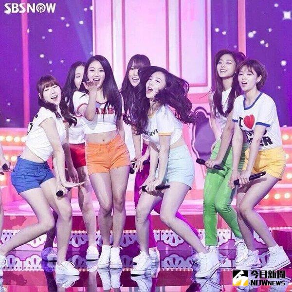 ▲TWICE日前與GFRIEND一起表演合作舞台。（圖／翻攝自SMentSalahGaul 推特）