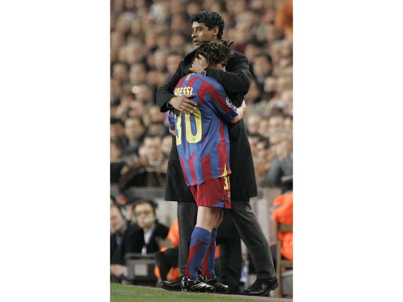 前巴薩主帥Frank Rijkaard在執教時期給年輕的Messi非常大的自由去發揮天賦。（圖／美聯社資料照／達志影像）