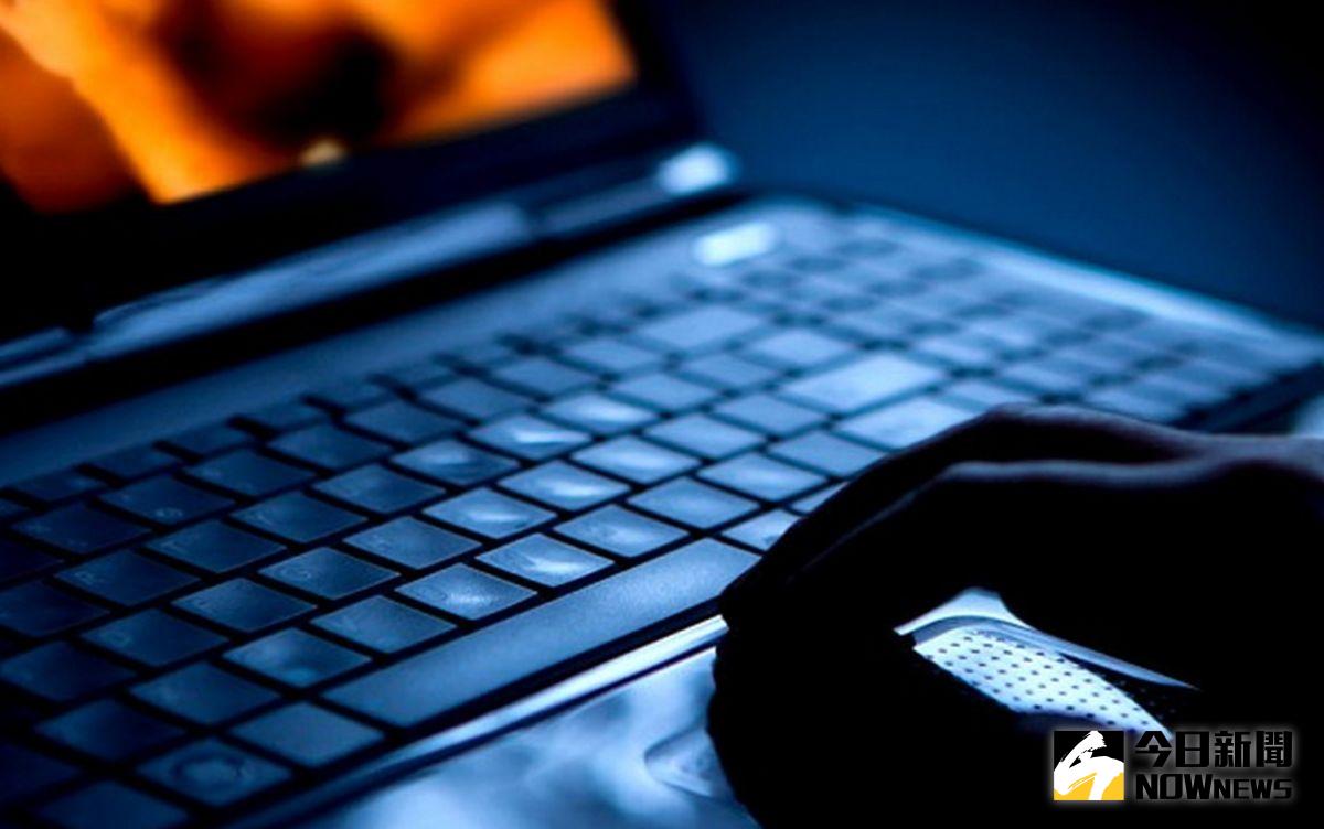 ▲男友竟瀏覽色情按摩網！女嘆「該相信嗎」，兩派人馬戰翻。（示意圖／翻攝自《每日電訊報》）