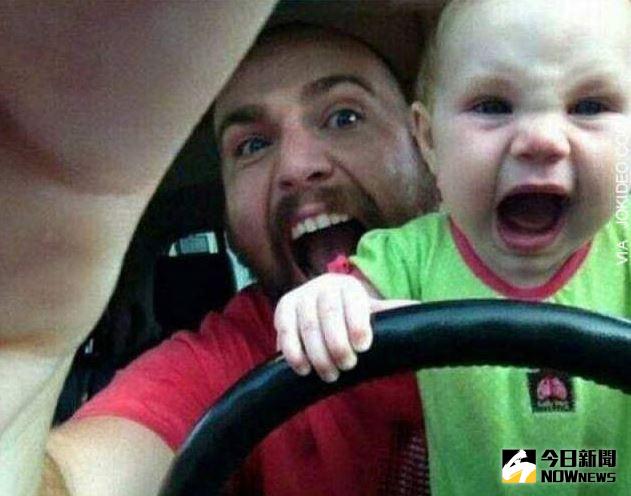 ▲日本網站「クレイジー」整裡出網路上瘋狂流傳「爸爸教育小孩」的經典畫面。（圖／翻攝自網路）