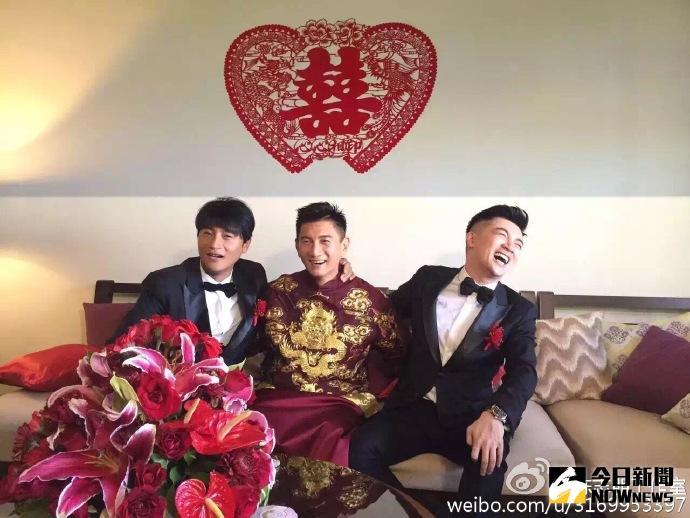 ▲解散20年的小虎隊成員陳志朋（左起）、吳奇隆、蘇有朋再次重逢。（圖／擷自陳志朋工作室微博，2016.03.21）