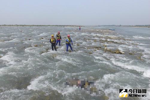 ▲男子被發現陳屍大甲溪中。（圖／消防局提供）