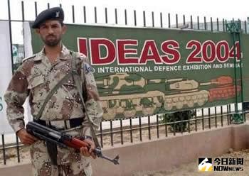 ▲手持「中國AK」56式步槍的巴基斯坦軍人。（圖／巴基斯坦陸軍.2016.3.17）