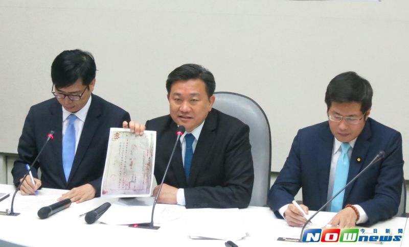 ▲民進黨立委王定宇、陳其邁、羅致政10日在立法院召開記者會，宣佈下周將成立憲搜案的調閱小組。（圖／記者葉滕騏攝,2016.03.10）