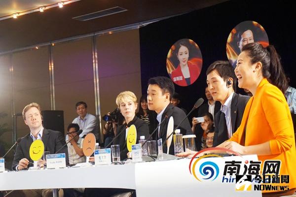 3月22日晚，知名演員佟大為作為跨界明星投資人，以佟悅名新文化傳媒創始人等多重身份參加博鰲論壇——青年領袖圓桌會議，圖為佟大為(右三)在發言。