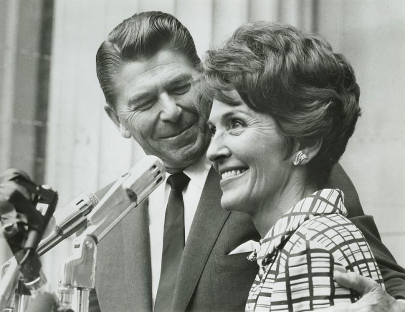 ▲美國前第一夫人南茜雷根（Nancy Reagan）於6日在洛杉磯自宅中辭世，享壽94歲，聲明稿指她的死因為心臟衰竭。（圖／翻攝自臉書）