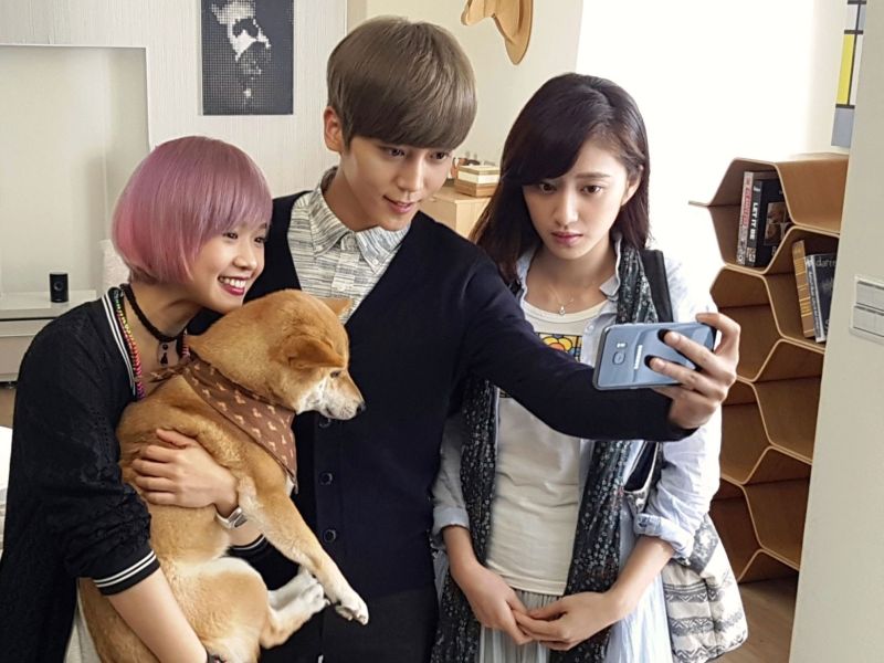 ▲三星網路微偶像劇「Galaxy銀河公寓」由畢書盡、謝翔雅、嚴正嵐擔綱演出（圖／三星提供）