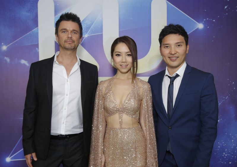 ▲鄧紫棋（中）爆乳現身酷音樂亞洲盛典。（圖／蜂鳥音樂提供，2016.03.30）