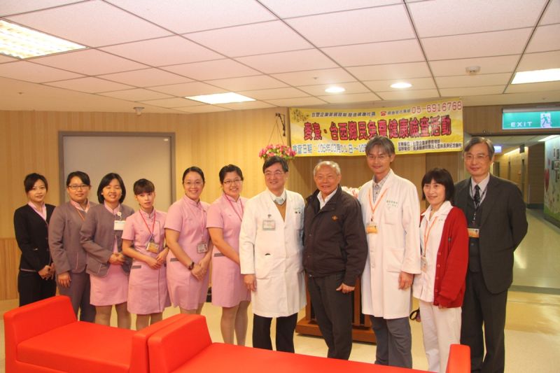 ▲六輕副總陳文仰、雲林長庚醫院院長黃東榮主持麥寮台西免費健檢開跑活動。（記者劉煒涓攝）