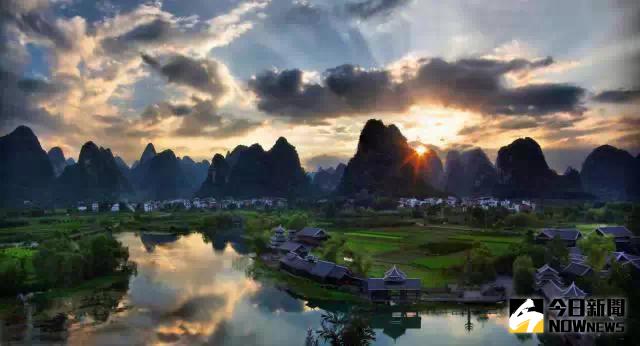 廣西陽朔縣秀領天下美。