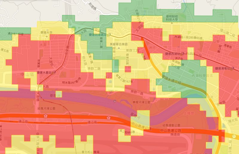 ▲「土壤液化潛勢查詢系統」14日公布，其中位於大直水岸第一排的豪宅位於高度潛勢區。（圖／翻攝自經濟部中央地質調查所網頁）