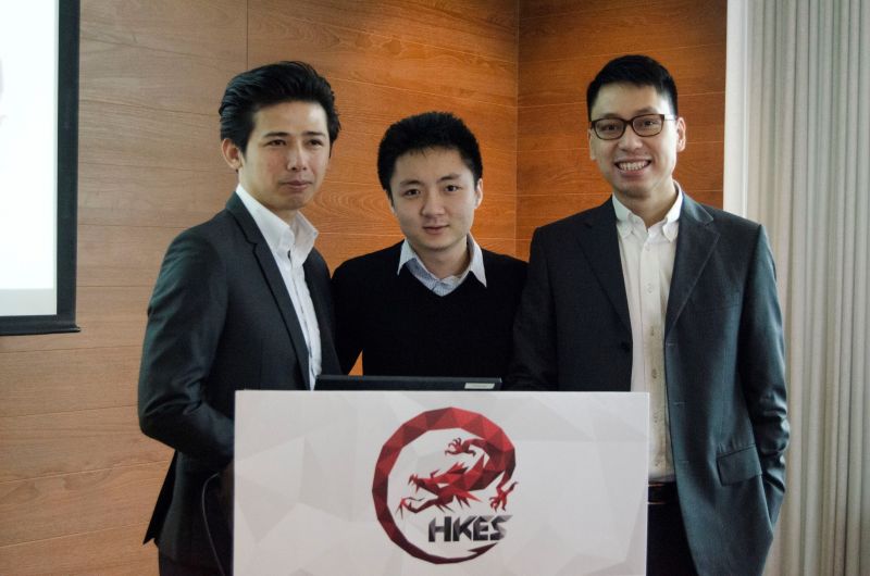 ▲HKES電競總監_唐鵬鈞(左) 與HKES創辦人暨執行長_鍾培生(中)、HKES執行董事_林俊均(右)。（圖／HKES提供）