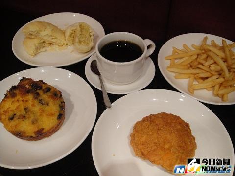 ▲胃食道逆流，醫師提醒，應避免巧克力、甜食、薄荷糖、咖啡、濃茶、辛辣、可樂等食物。（圖為檔案照片）