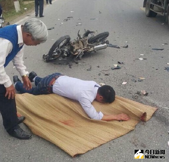 ▲越南一名男子車禍斷氣，卻在半小時後復活。（圖／翻攝自doisongphapluat）