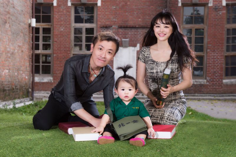 ▲陳垣妧拍攝婚紗照，一家三口齊曝光。（圖／聽語文化提供，2016.04.27）