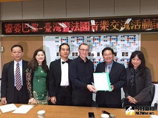 ▲台灣彰化市立管弦樂團受邀法國巴黎演出，市長邱建富與有榮焉。（圖／記者鄧富珍攝）