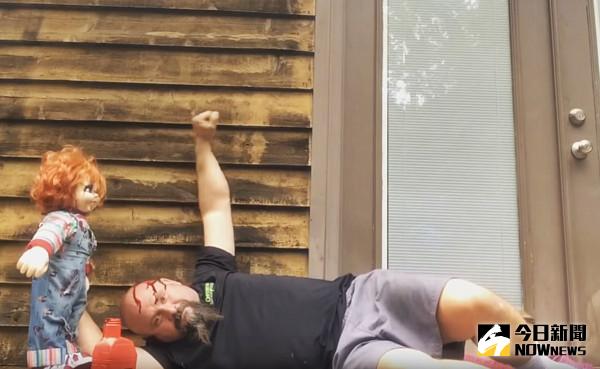 ▲爸爸遭鬼娃恰吉殺害，女兒崩潰尖叫。（圖／翻攝自YouTube）