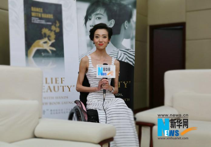 著名青年舞蹈家劉岩接受新華網專訪。