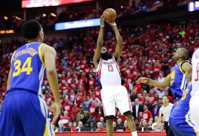 Harden（中）再一次用進攻挑戰極限。（圖／美聯社／達志影像）