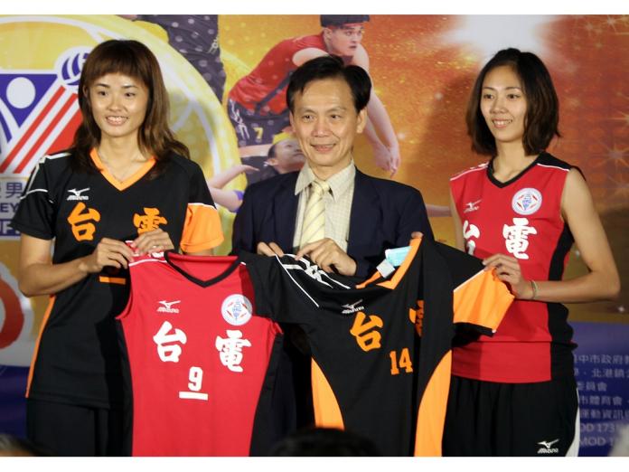 ▲台電女排隊長張禎尹\\(左\\)和王欣婷企排12年將全力尋求五連霸。（圖／排協提供）