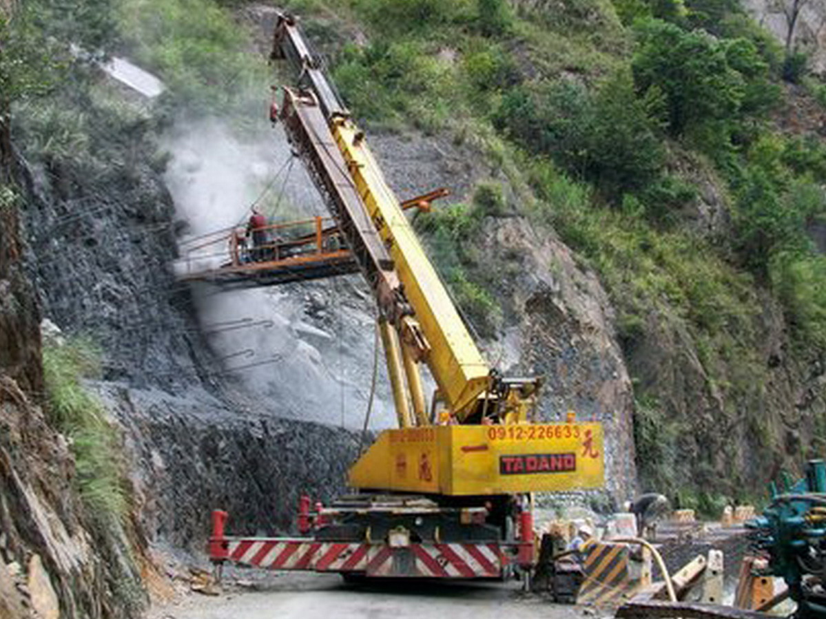 ▲台8臨37線中橫便道因沿線工程陸續開工，調整為3個通行時段。〈圖／記者黃玿琮攝〉