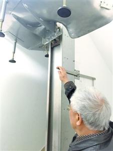 拉動裝置彎槽會下降。