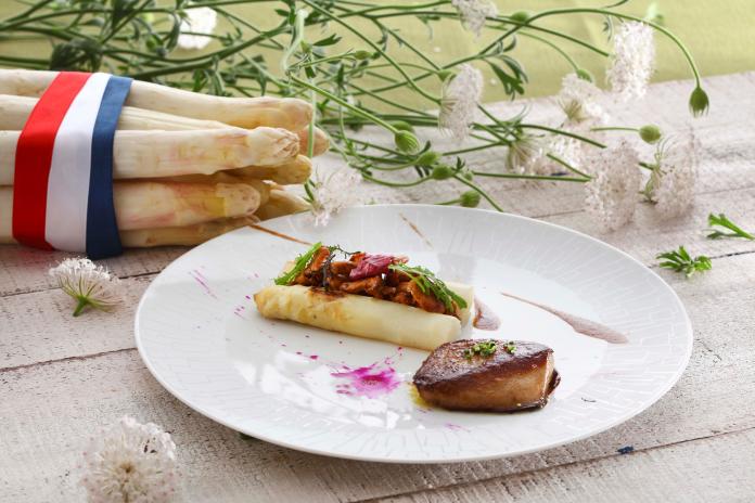 ▲台北喜來登安東廳【春筍盎然】嫩煎鵝肝，法國白蘆筍，輕炒黃蘑菇，馬德拉酒醬汁。（圖／公關照片）