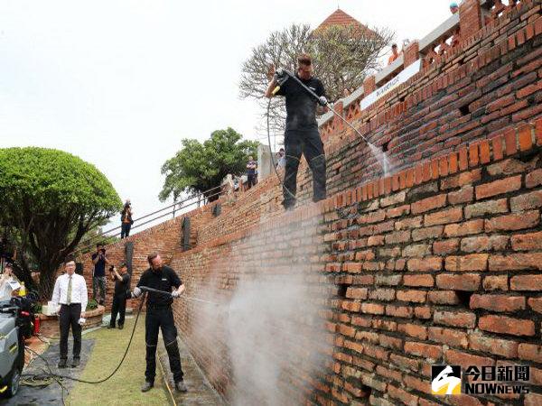 安平古堡磚牆嚴重損害　德國凱馳集團啟動清洗專案