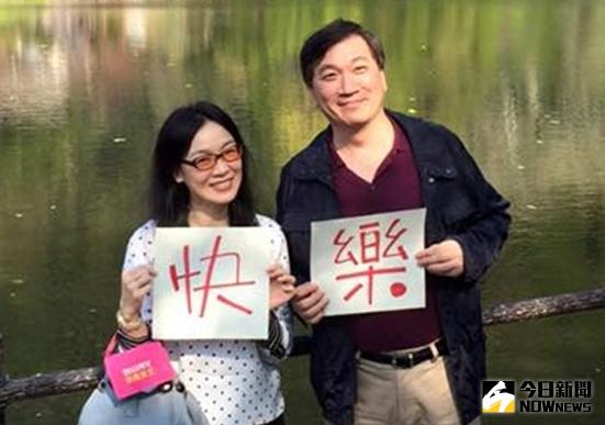 ▲補教名師徐薇與老公江正明。（圖／翻攝自徐薇臉書，2016.04.13）