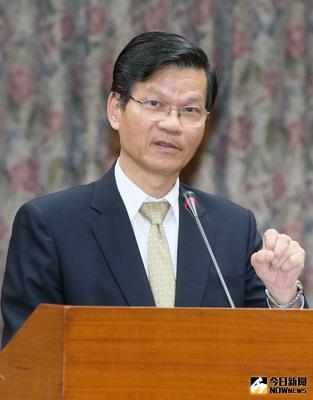 中研院長翁啟惠（圖）18日到立法院報告浩鼎案爭議，面對質詢時多次強調，他不會辭去院長職務，會堅守崗位，對各界的質疑誠實以對。中央社記者鄭傑文攝　105年4月18日