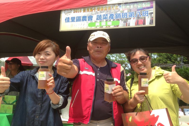 疼某茶狂銷 台南牛蒡節推牛蒡新喝法 | 地方 | NOWnews今日新聞