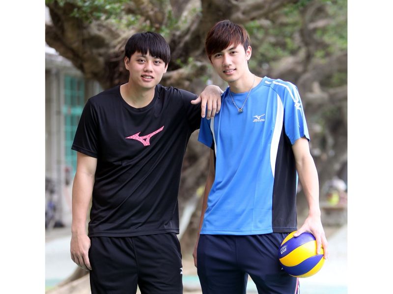 ▲企排十二年兄弟檔再添一對，台大高材生呂姜耀凱（右）繼哥哥呂姜耀強後，也加入企排。（圖／中華排協提供）