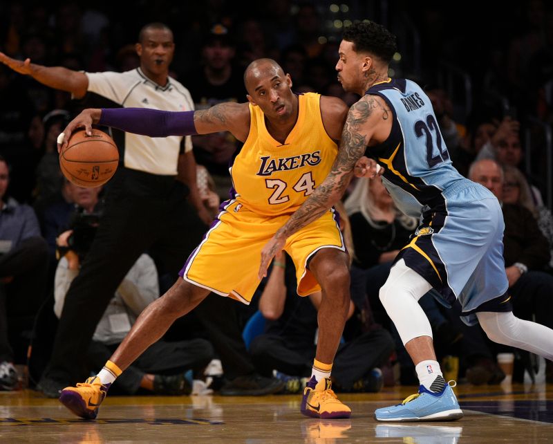 身為鋒線的Kobe（左）反而是現役球員中低位腳步最靈活的。（圖／美聯社／達志影像）