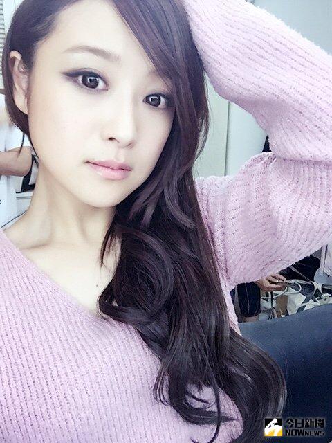 ▲鈴木奈奈日前為拍攝染深髮色並接髮。（圖／翻攝自鈴木奈々推特）